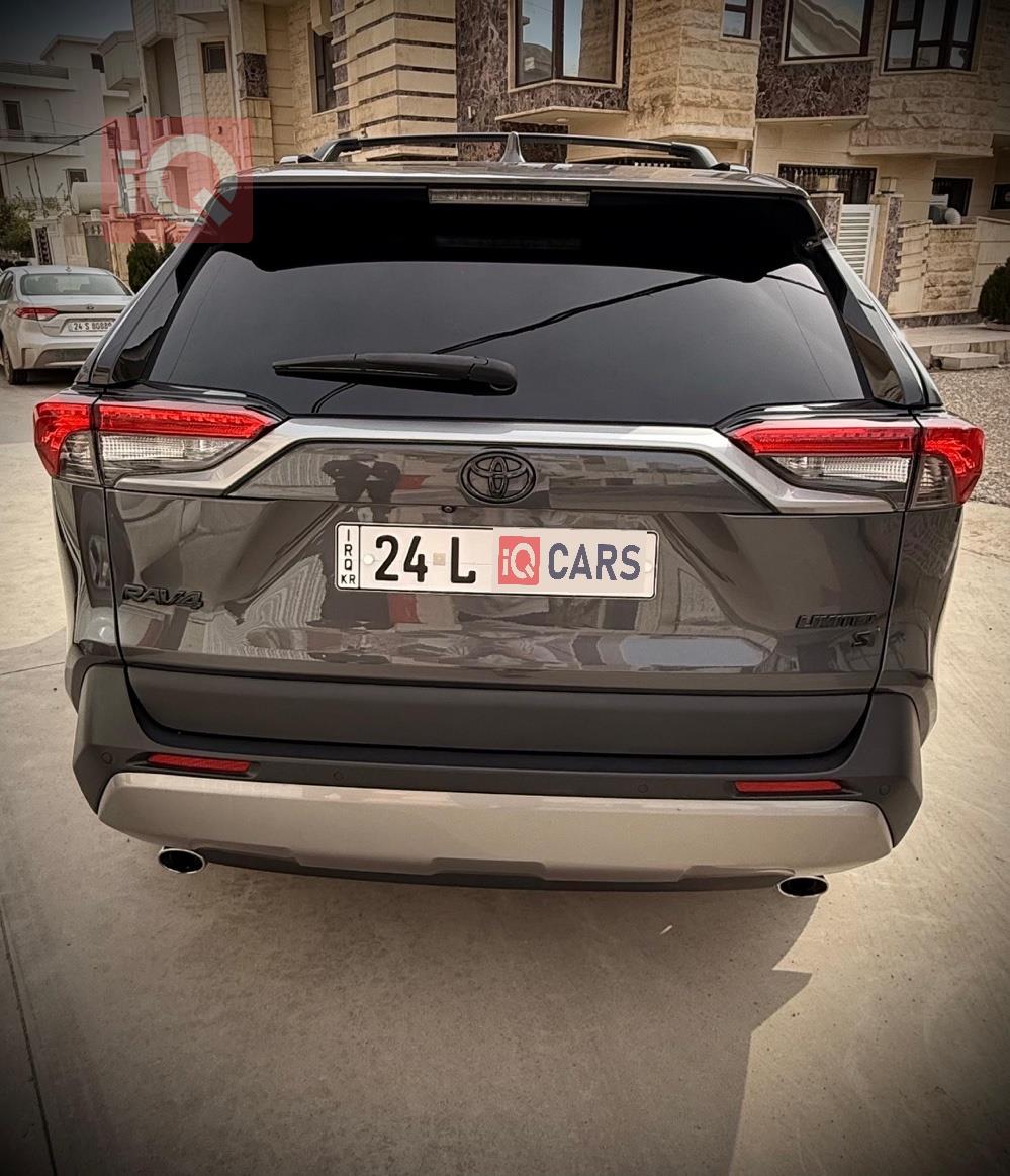 تۆیۆتا ڕاڤ 4